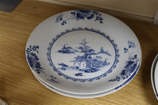 Five Chinese blue and white plates diameter 29cm